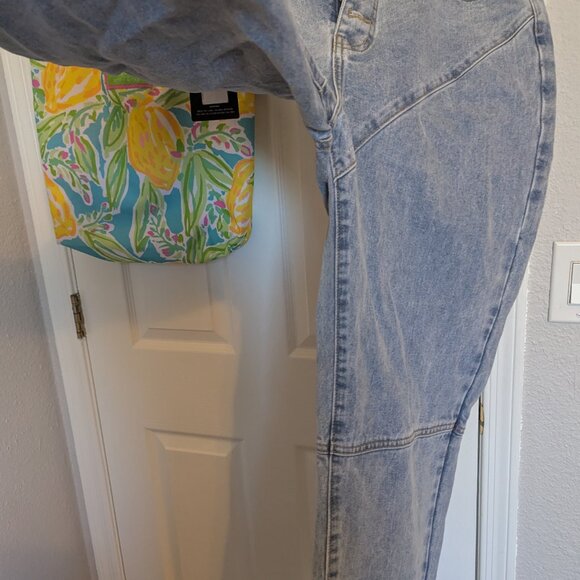NWT | PRETTY LITTLE THING | High Waist Seam Detail Mom Jeans | BLEACH WASH | 10 - Picture 11 of 14
